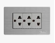 Tomacorriente triple Gris Cepillado ALUMINIZADO CUBULL