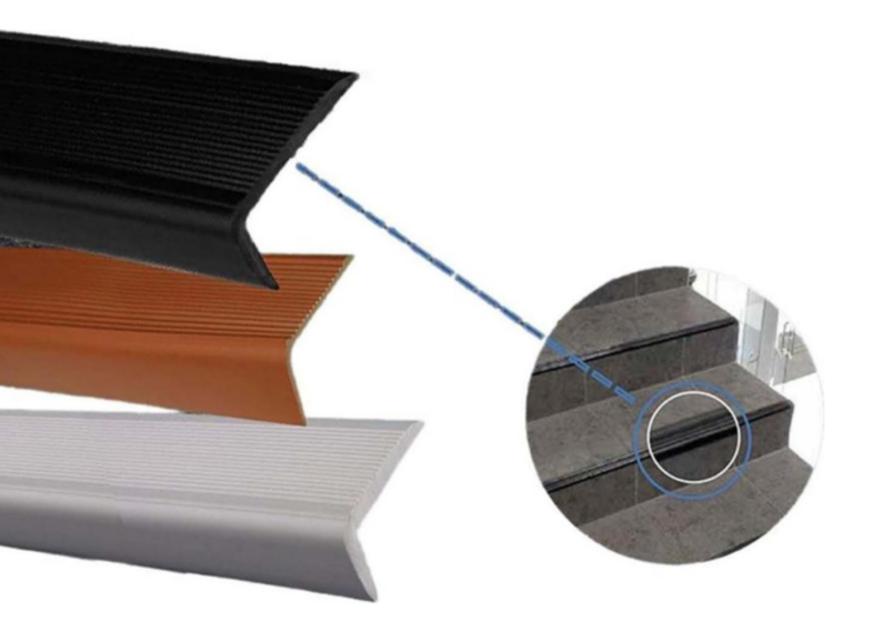 Cantonera de jebe para piso para pegar 45X 20 MM