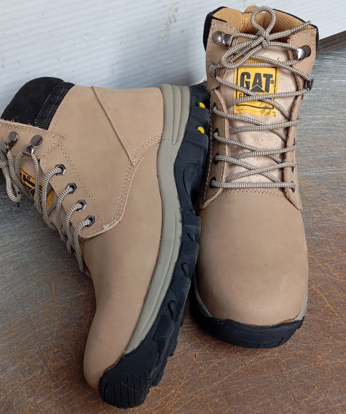 Zapato Punta de Acero MOD CATERPILLAR T41 C Beige